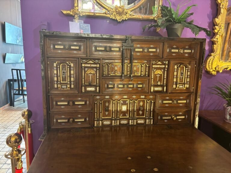 Commode ancienne en bois naturel